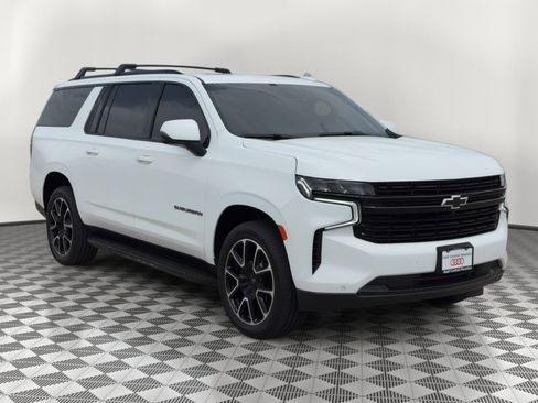 Used 2023 Chevrolet Suburban RST w/ Luxury Package AWD/4WD image 7