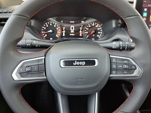 Used 2025 Jeep Compass Trailhawk AWD/4WD image 30