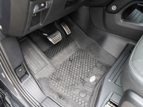 Used 2023 Land Rover Defender 90 Carpathian Edition image 24