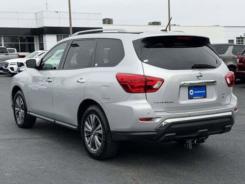 Used 2018 Nissan Pathfinder SV image 3