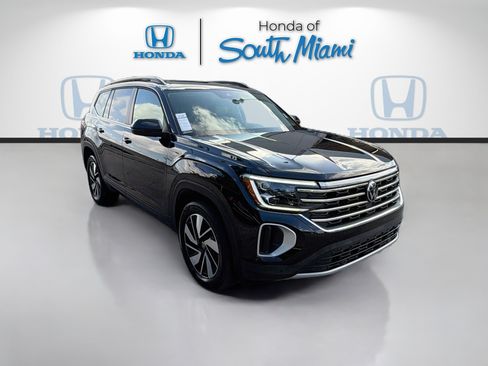 Used 2024 Volkswagen Atlas SE w/ Panoramic Sunroof Package FWD image 1