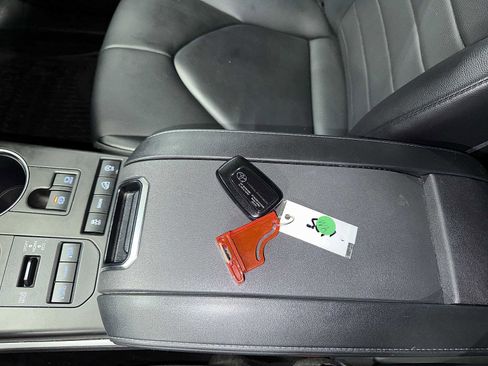 Used 2022 Toyota Highlander XLE AWD/4WD image 33