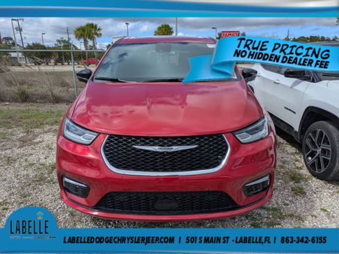 Used 2025 Chrysler Pacifica Select AWD/4WD image 3