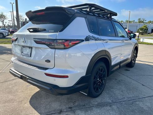 New 2026 Mitsubishi Outlander Trail Edition AWD/4WD image 3