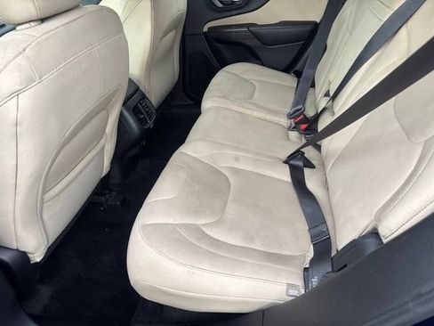 Used 2015 Jeep Cherokee Latitude FWD image 11