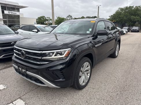Certified 2023 Volkswagen Atlas Cross Sport SE image 1