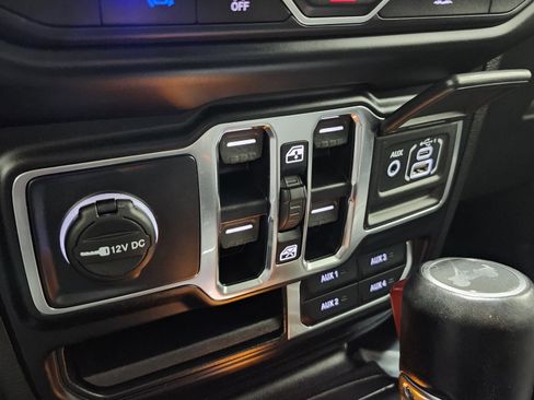 Used 2022 Jeep Wrangler Unlimited Sahara w/ Cold Weather Group image 34