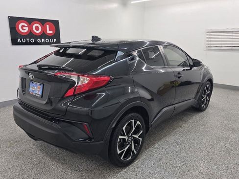 Used 2019 Toyota C-HR XLE FWD image 7