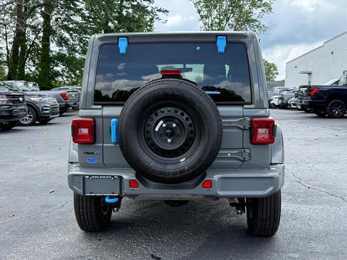 Used 2022 Jeep Wrangler Unlimited Sahara AWD/4WD image 5