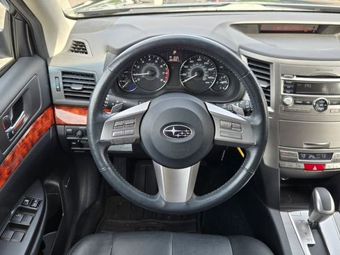 Used 2010 Subaru Outback 2.5i Limited AWD/4WD image 2