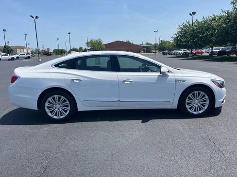Used 2018 Buick LaCrosse Essence image 2