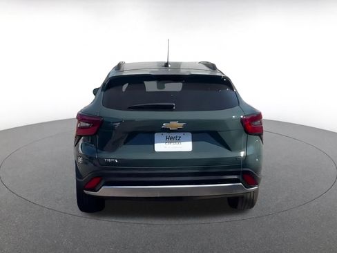 Used 2025 Chevrolet Trax LT image 11