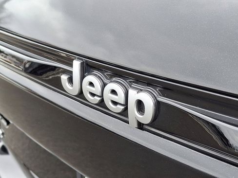 Certified 2023 Jeep Grand Cherokee Summit w/ Luxury Tech Group V image 24