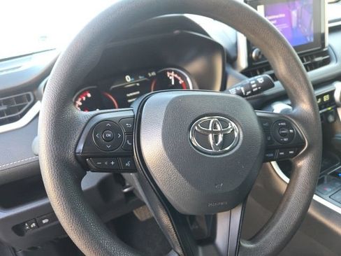 Used 2025 Toyota RAV4 XLE AWD/4WD image 21
