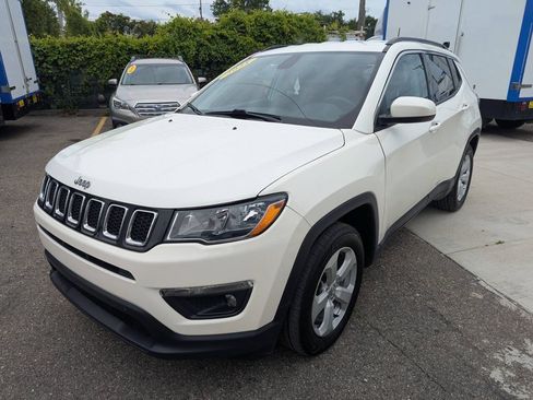 Used 2021 Jeep Compass Latitude FWD image 3