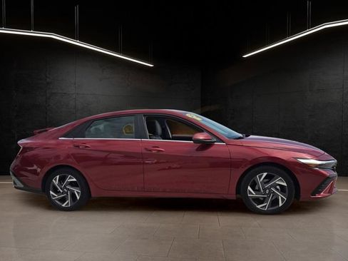 Used 2025 Hyundai Elantra Limited FWD image 8
