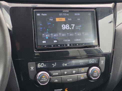 Used 2016 Nissan Rogue SL FWD image 23