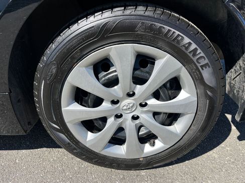 Used 2025 Toyota Corolla LE image 29