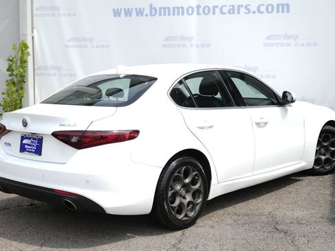 Used 2017 Alfa Romeo Giulia AWD image 3