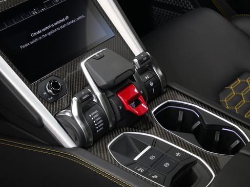 Used 2021 Lamborghini Urus image 27