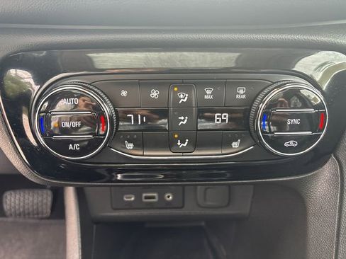 Used 2022 Buick Encore GX Essence w/ Advanced Technology Package FWD image 28