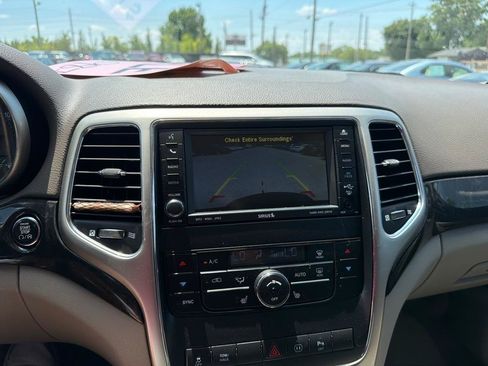 Used 2011 Jeep Grand Cherokee Laredo AWD/4WD image 15