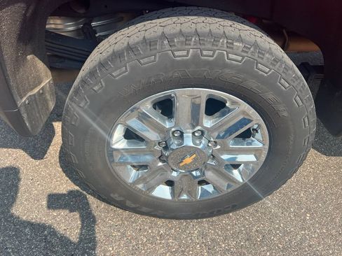 Used 2024 Chevrolet Silverado 2500 High Country w/ Z71 Off-Road Package AWD/4WD image 16