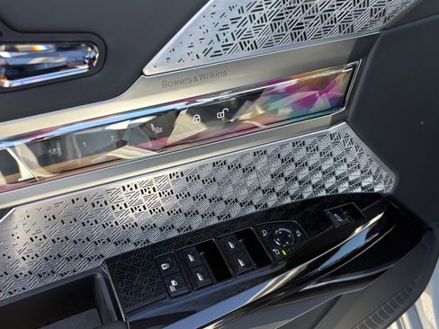 Certified 2023 BMW i7 xDrive60 w/ Executive Package 2 image 17