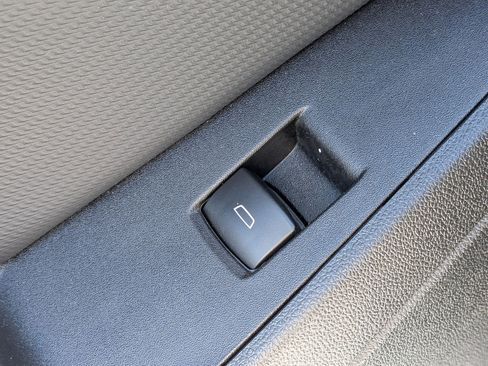 Used 2025 Chevrolet Equinox LT image 30