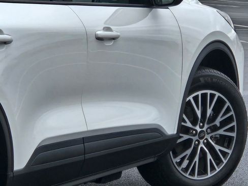 Used 2024 Ford Escape SE image 12