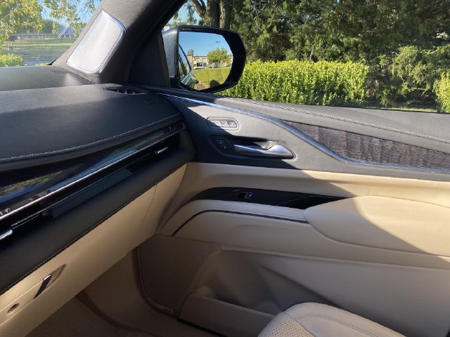 Used 2023 Cadillac Escalade Premium Luxury w/ Performance Package AWD/4WD image 37