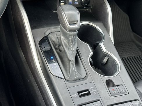 Used 2022 Toyota Highlander XLE image 24