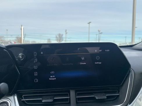 Used 2025 Chevrolet Trax LT w/ LT Convenience Package image 26