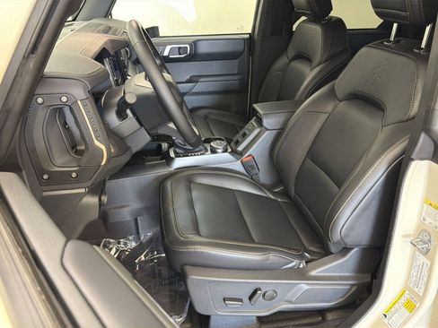 Used 2025 Ford Bronco Badlands AWD/4WD image 14