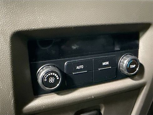 Used 2019 Chevrolet Traverse LT w/ LPO, Black Accent Package image 27