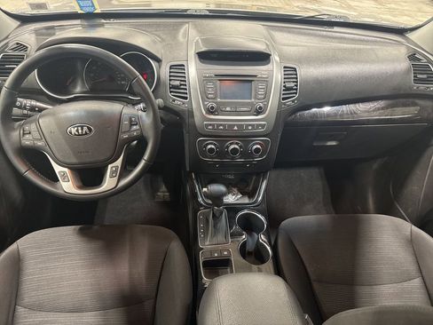 Used 2015 Kia Sorento LX image 8