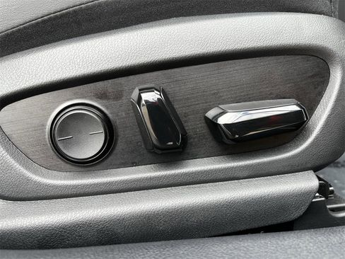 Used 2020 Lexus ES 300h w/ Premium Package image 26