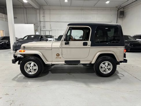 Used 1995 Jeep Wrangler Sahara AWD/4WD image 2