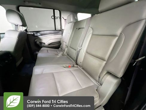 Used 2017 Chevrolet Suburban LT image 31