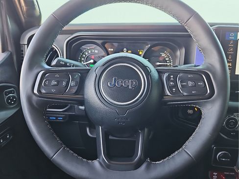 Used 2025 Jeep Wrangler Unlimited Rubicon 4xe w/ Safety Group AWD/4WD image 19