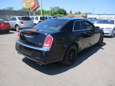Used 2012 Chrysler 300 RWD image 5