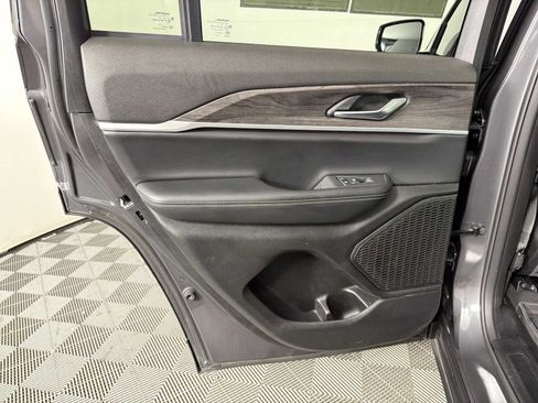 Used 2025 Jeep Grand Cherokee Limited w/ Black Appearance Package AWD/4WD image 20