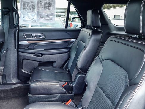 Used 2017 Ford Explorer Limited w/ Equipment Group 301A AWD/4WD image 17