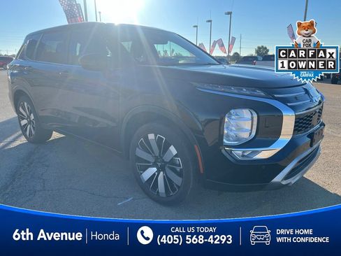 Used 2025 Mitsubishi Outlander SE AWD/4WD image 3