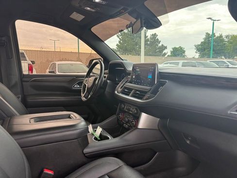 Used 2022 Chevrolet Tahoe LT w/ Luxury Package AWD/4WD image 9