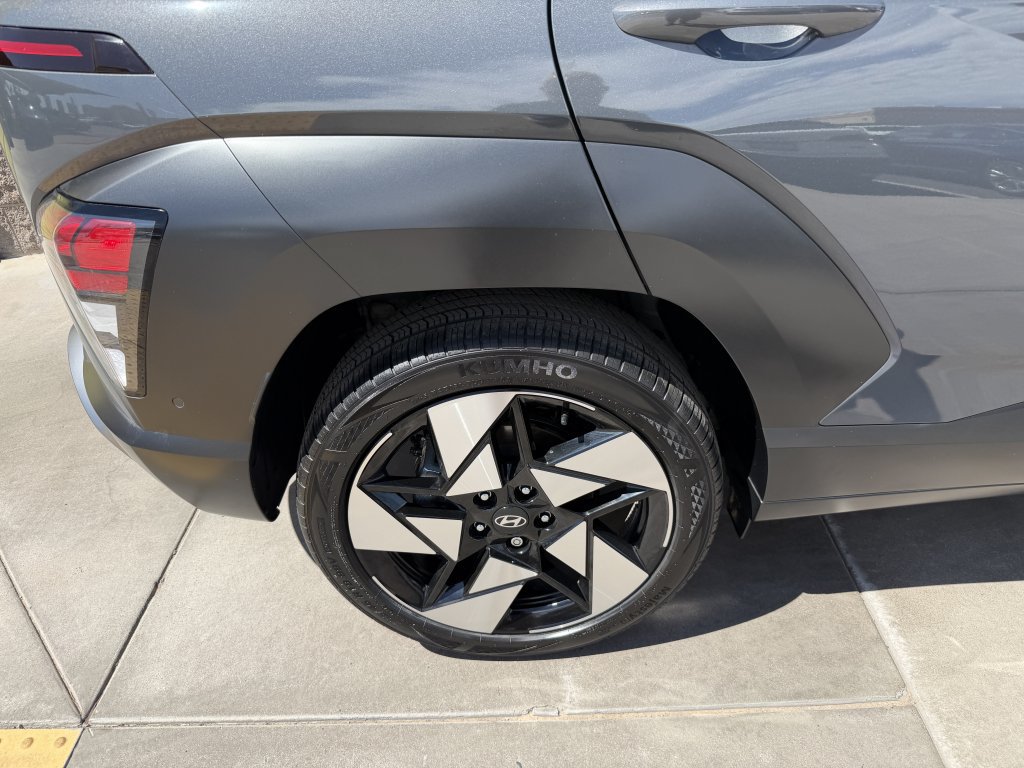 Used 2024 Hyundai Kona Limited FWD image 15