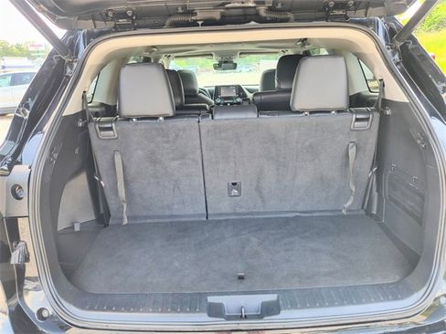 Used 2022 Toyota Highlander XLE image 14