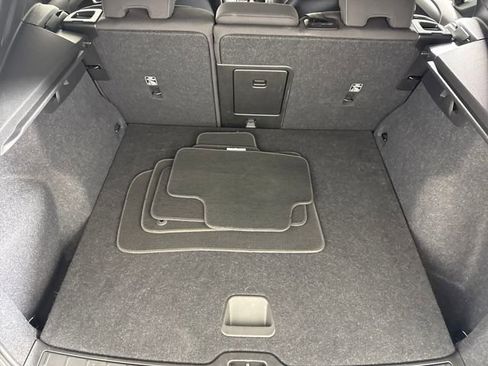 Used 2023 Volvo XC40 B5 Core image 15