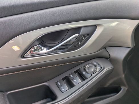 Used 2021 Chevrolet Traverse LT w/ LT Premium Package image 14