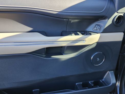 Used 2023 Ford Expedition Limited image 19